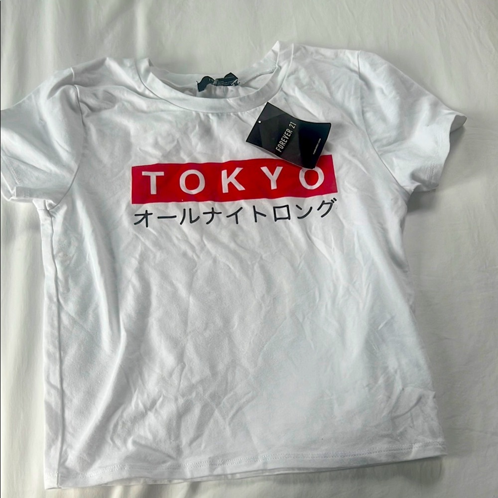 Forever 21 Tokyo t shirt 🤍❤️